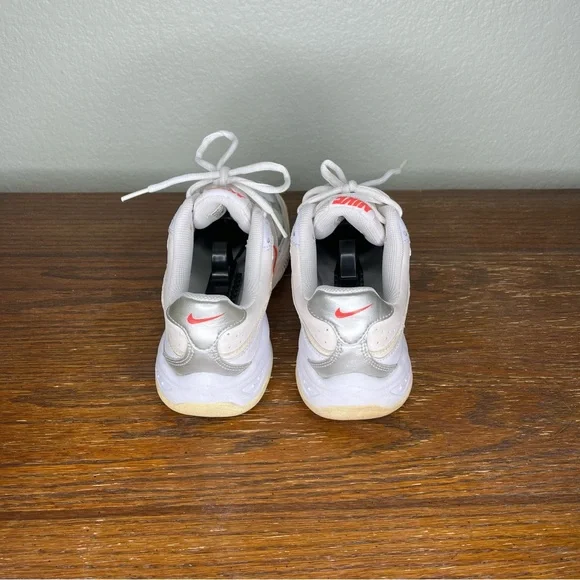 Nike. Size 6.5 color white & Gary - Picture 4 of 9